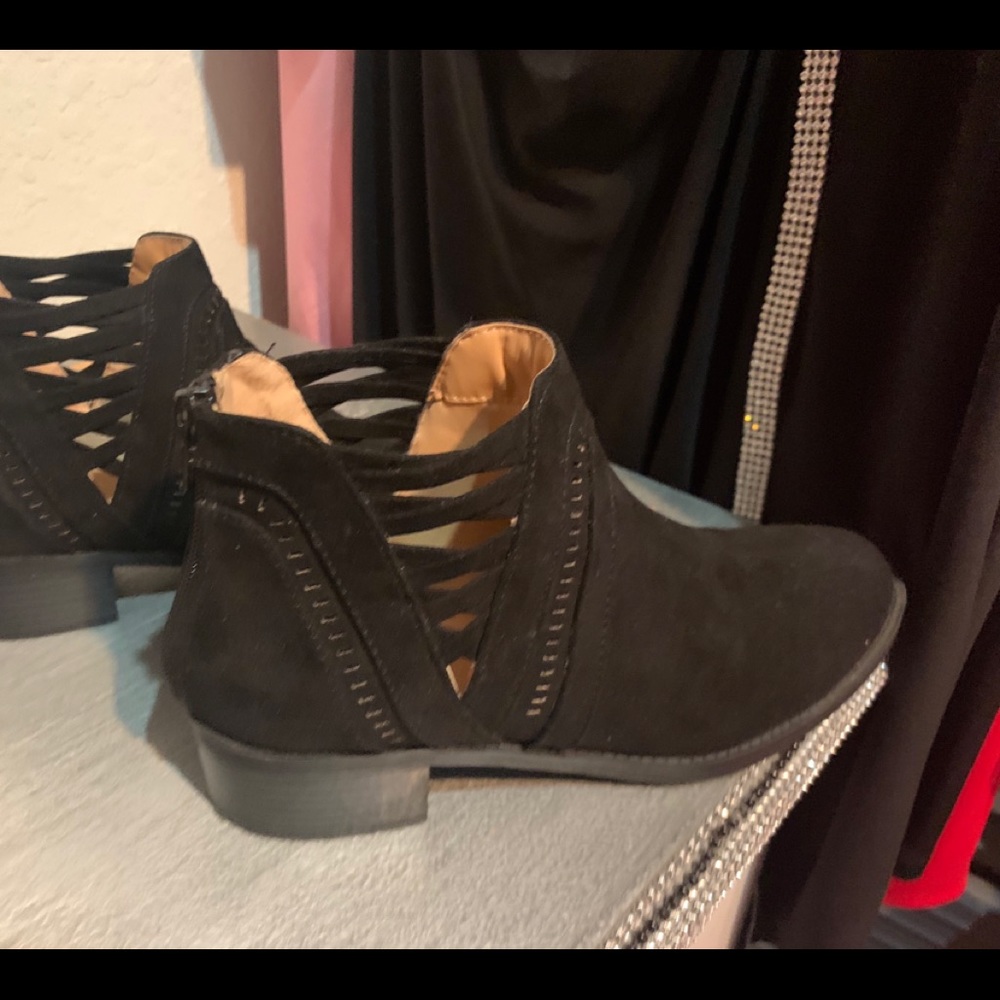 Boots - Picture 2 of 3